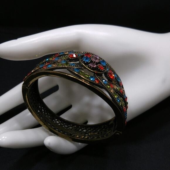 Vintage Rhinestone Antique Gold Tone Hinged Bracelet, 6 3/4 Inches - Picture 4 of 9